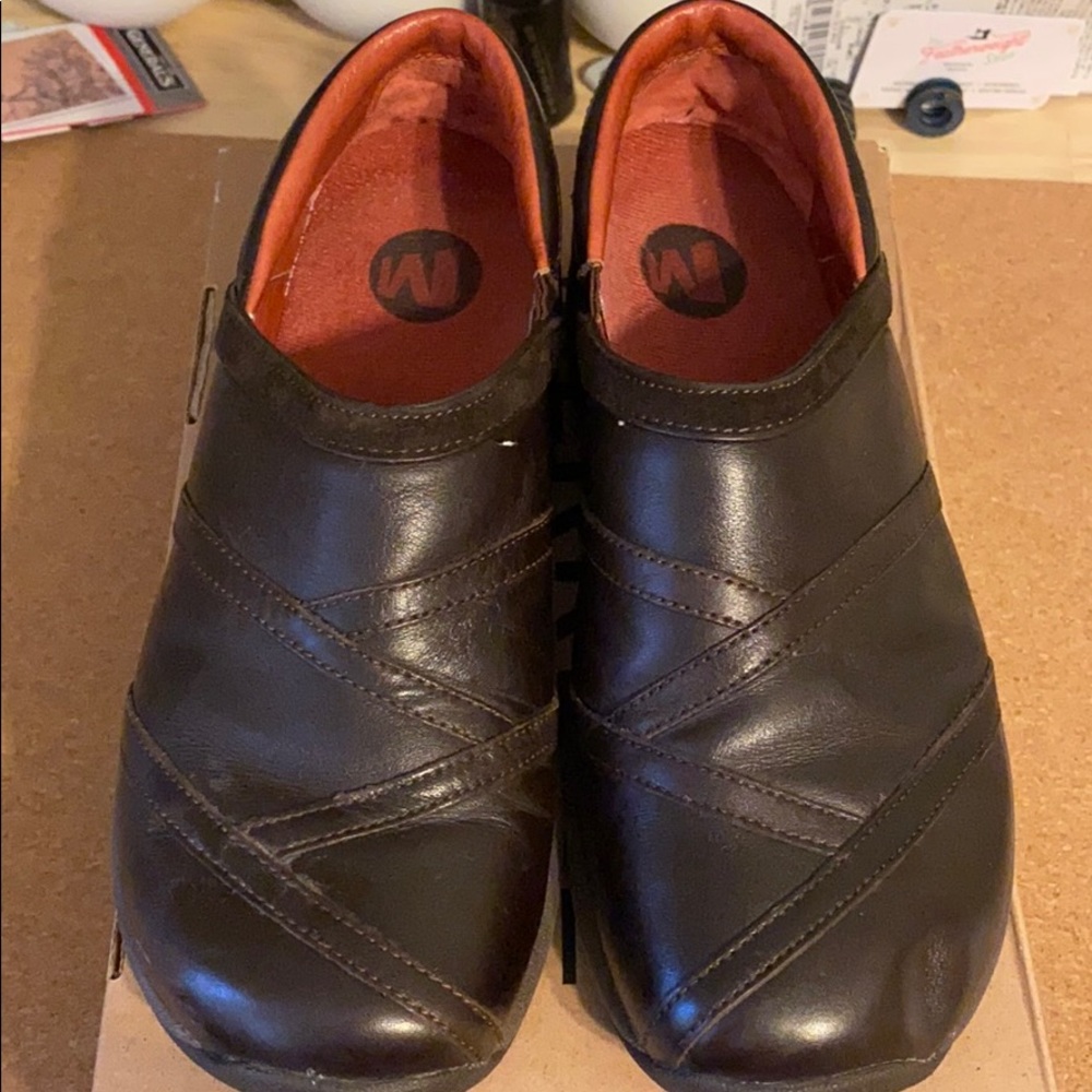 Merrell Women’s clogs. Bug Brown.